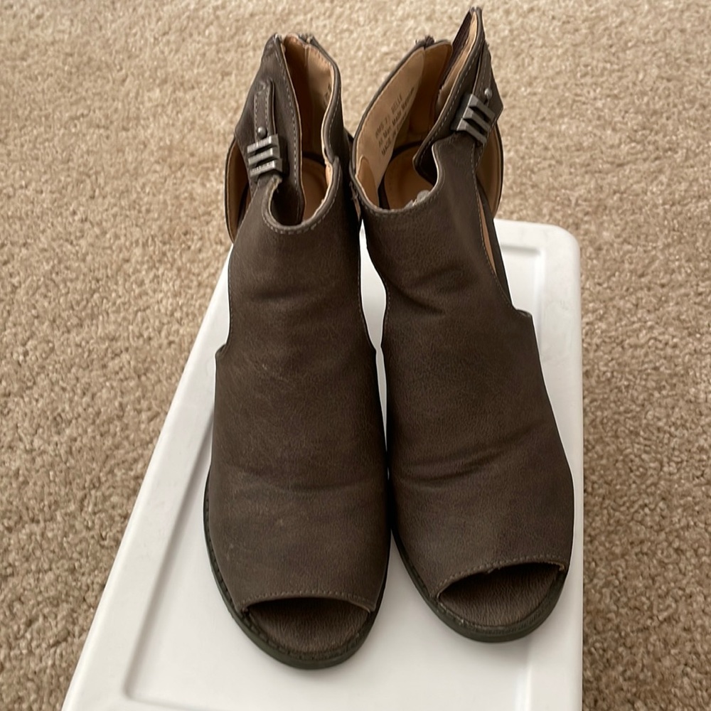 Report brown heels.